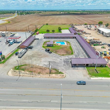 Regency Inn Hondo Екстер'єр фото