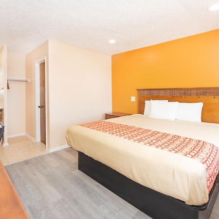 Regency Inn Hondo Екстер'єр фото