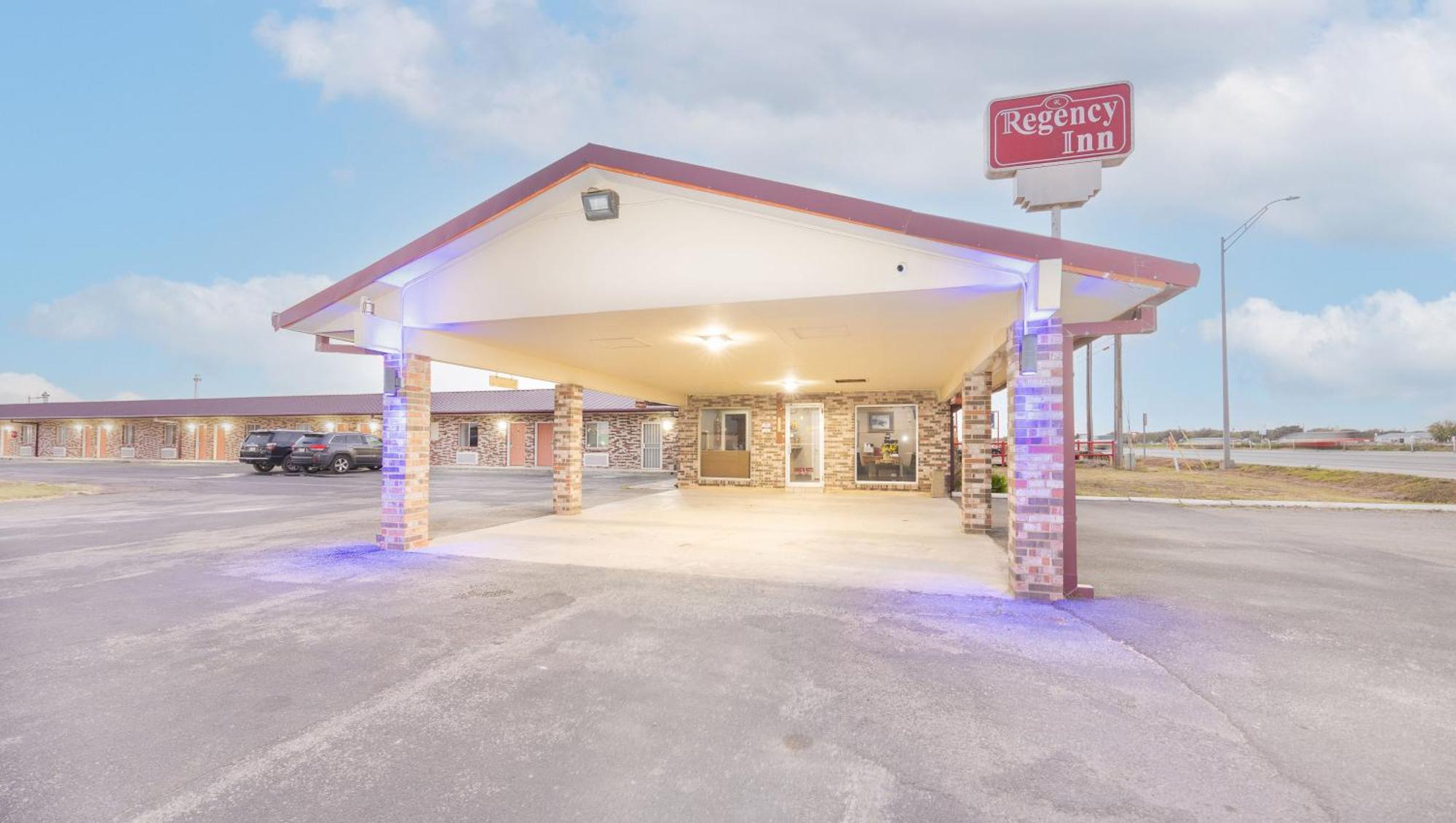 Regency Inn Hondo Екстер'єр фото