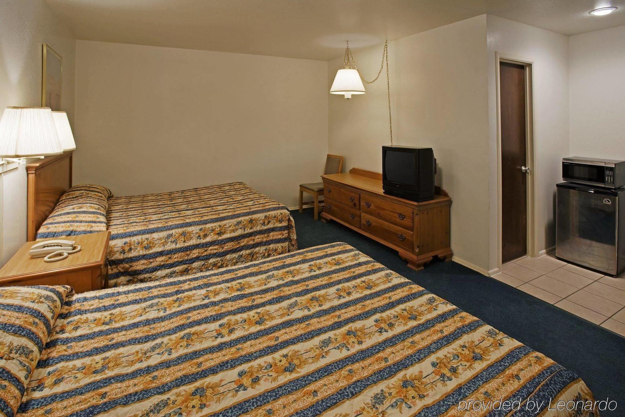 Regency Inn Hondo Номер фото