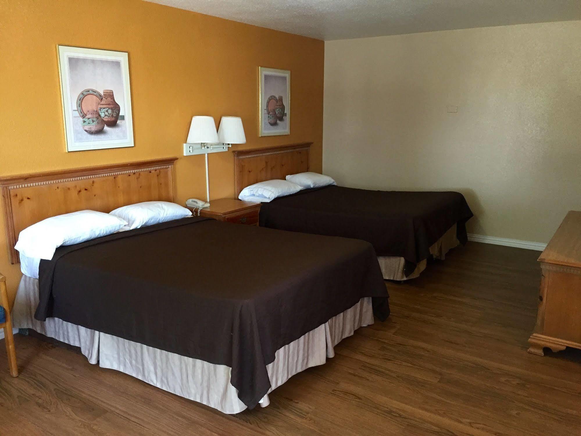 Regency Inn Hondo Екстер'єр фото